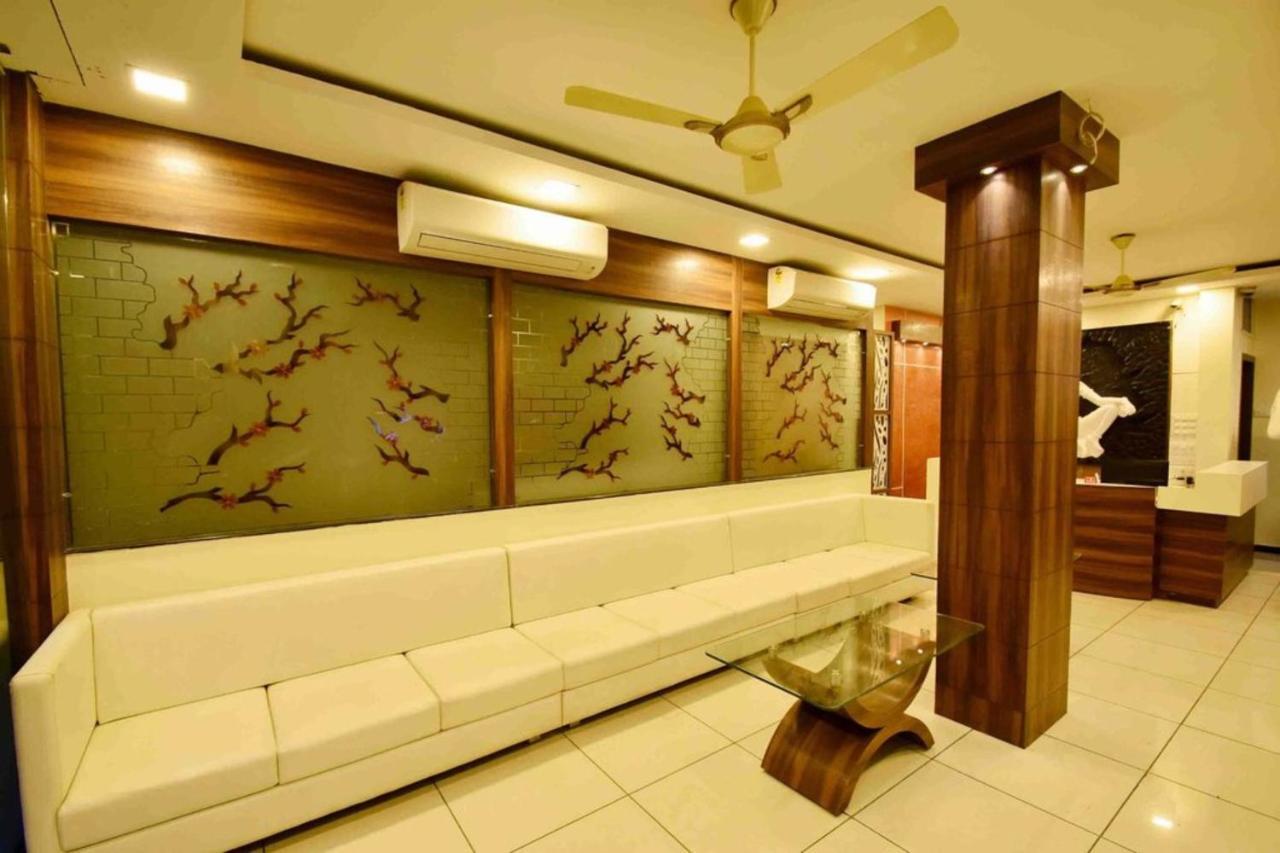 Hotel Satyug Ujjain Buitenkant foto