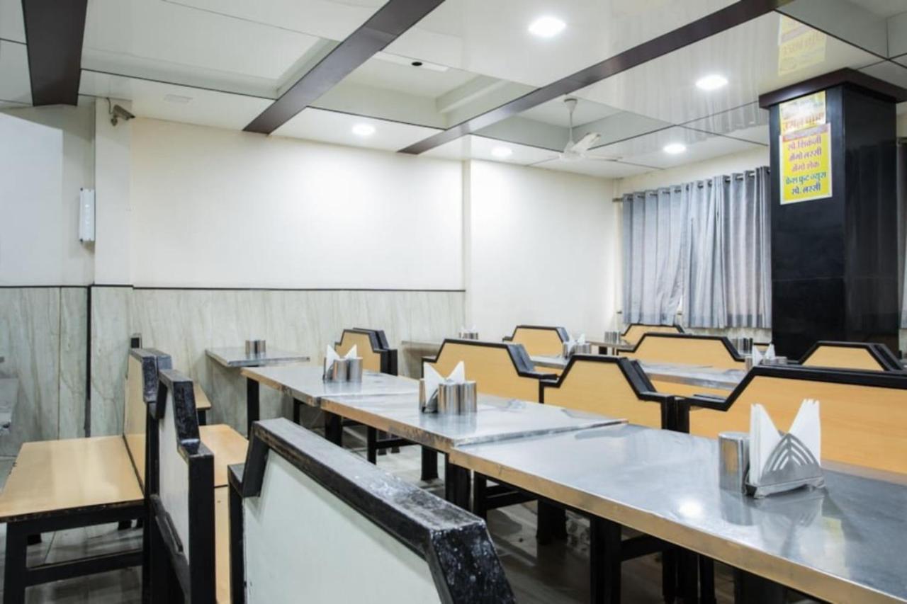 Hotel Satyug Ujjain Buitenkant foto