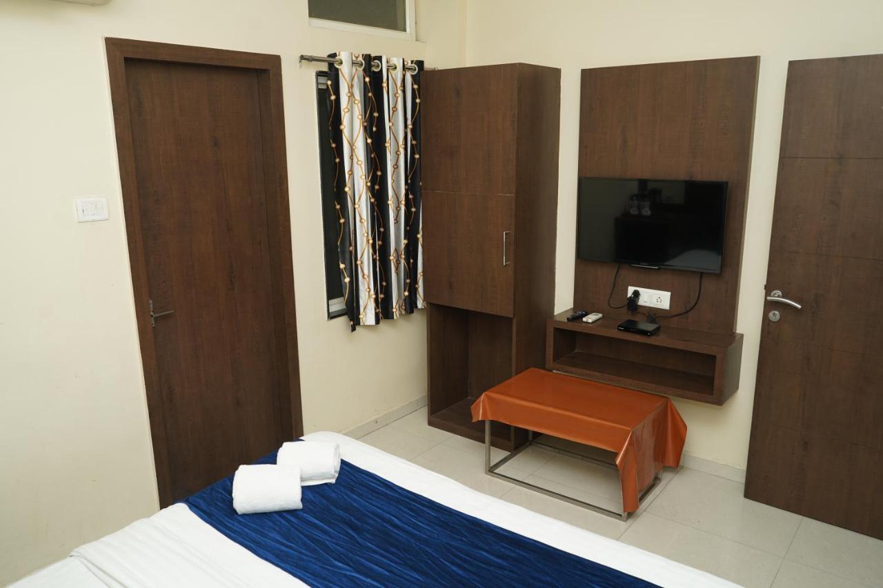 Hotel Satyug Ujjain Buitenkant foto