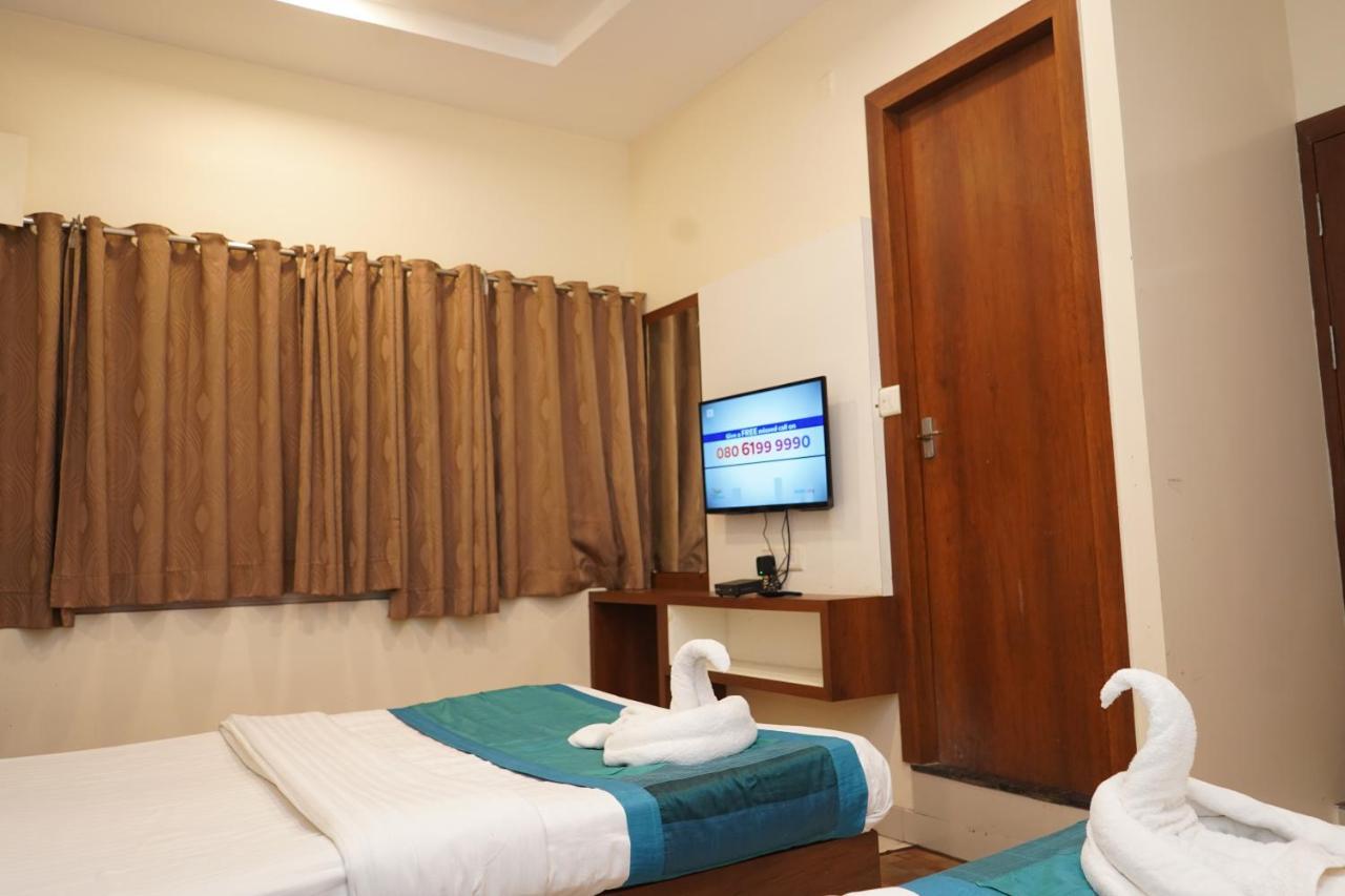 Hotel Satyug Ujjain Buitenkant foto