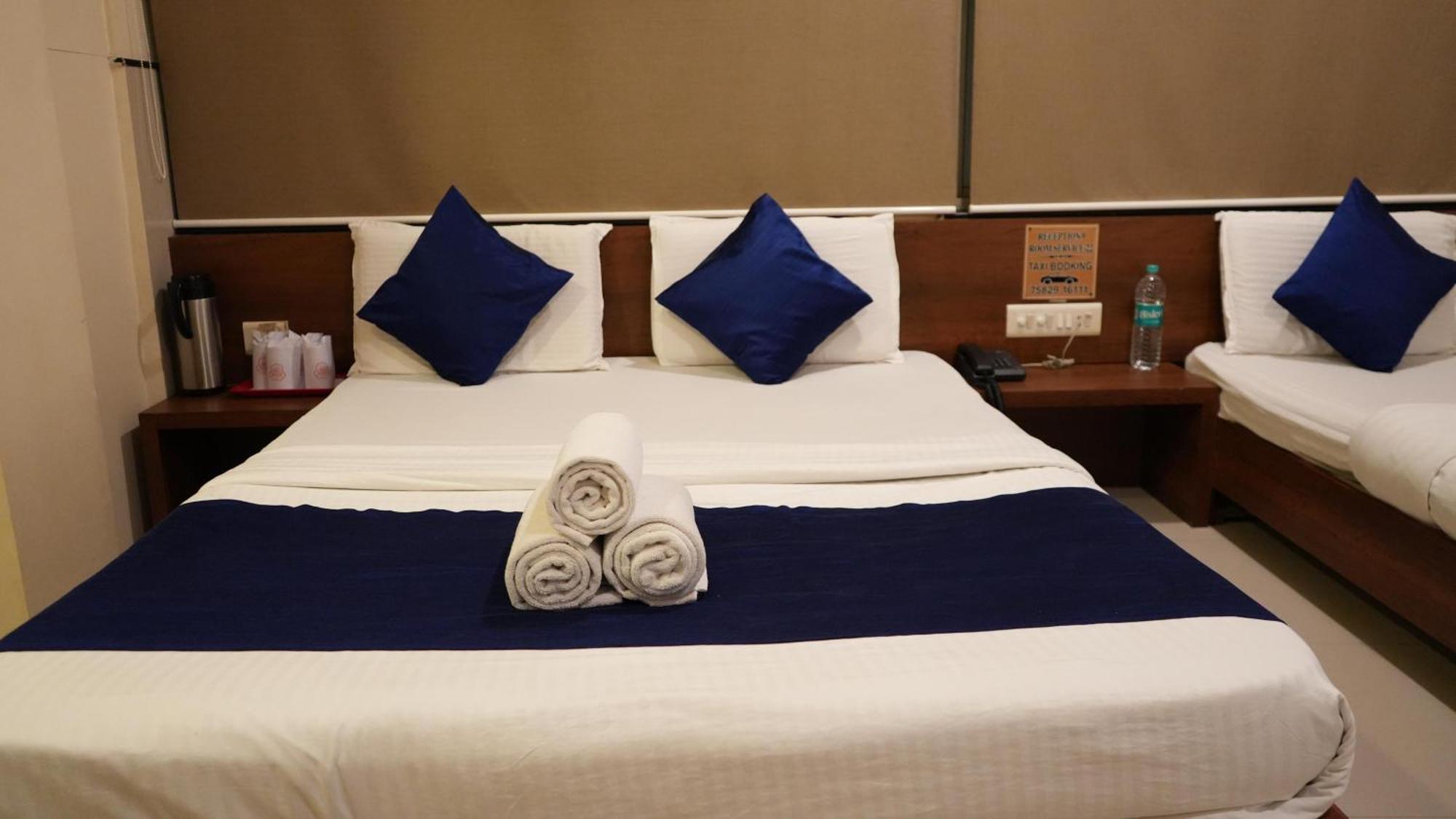 Hotel Satyug Ujjain Buitenkant foto