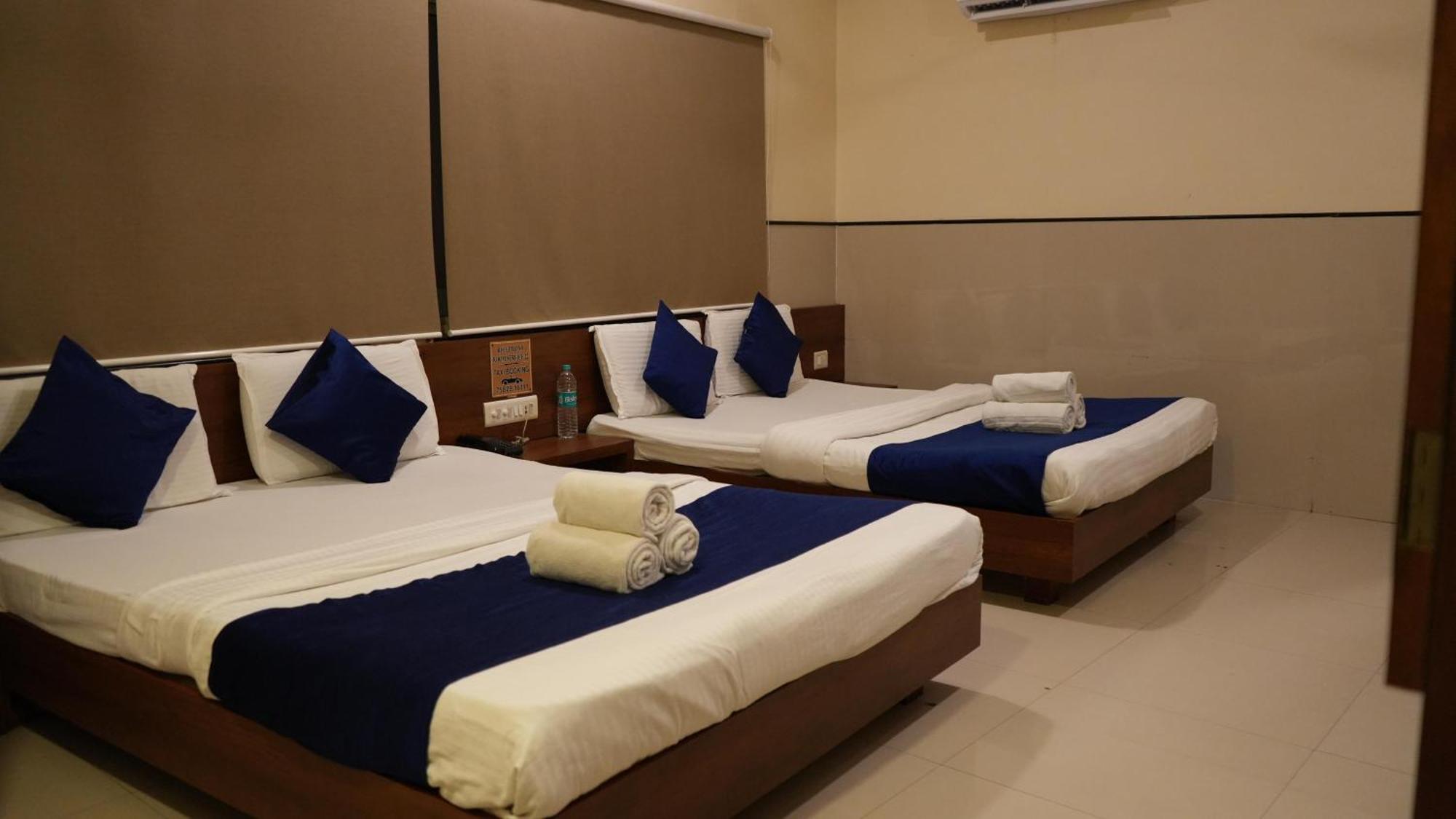 Hotel Satyug Ujjain Buitenkant foto