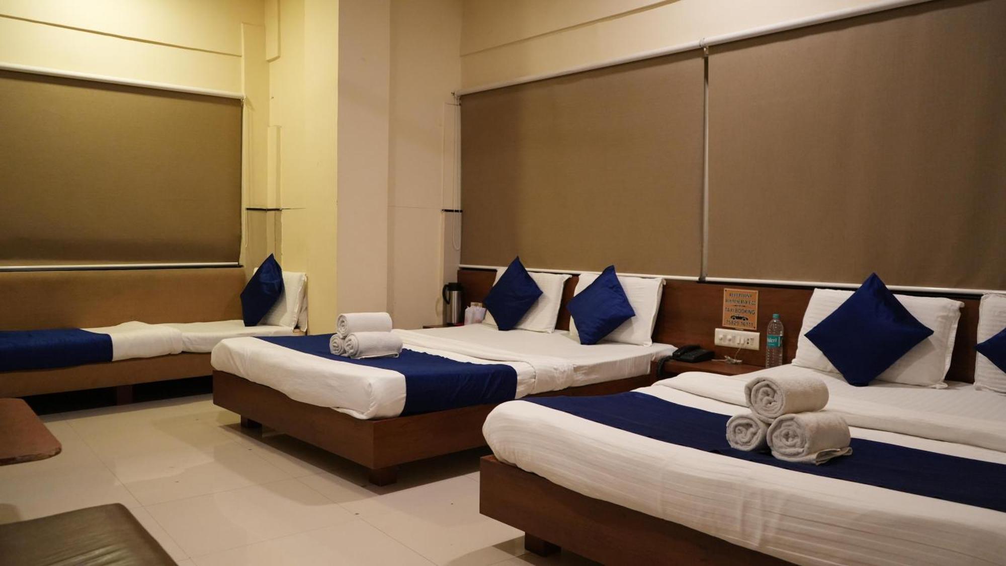 Hotel Satyug Ujjain Buitenkant foto