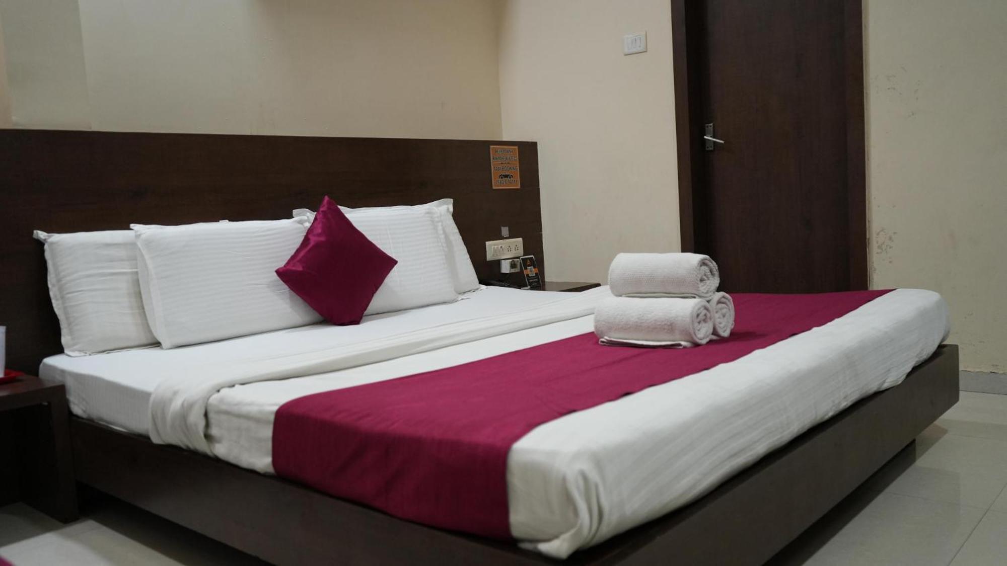 Hotel Satyug Ujjain Buitenkant foto