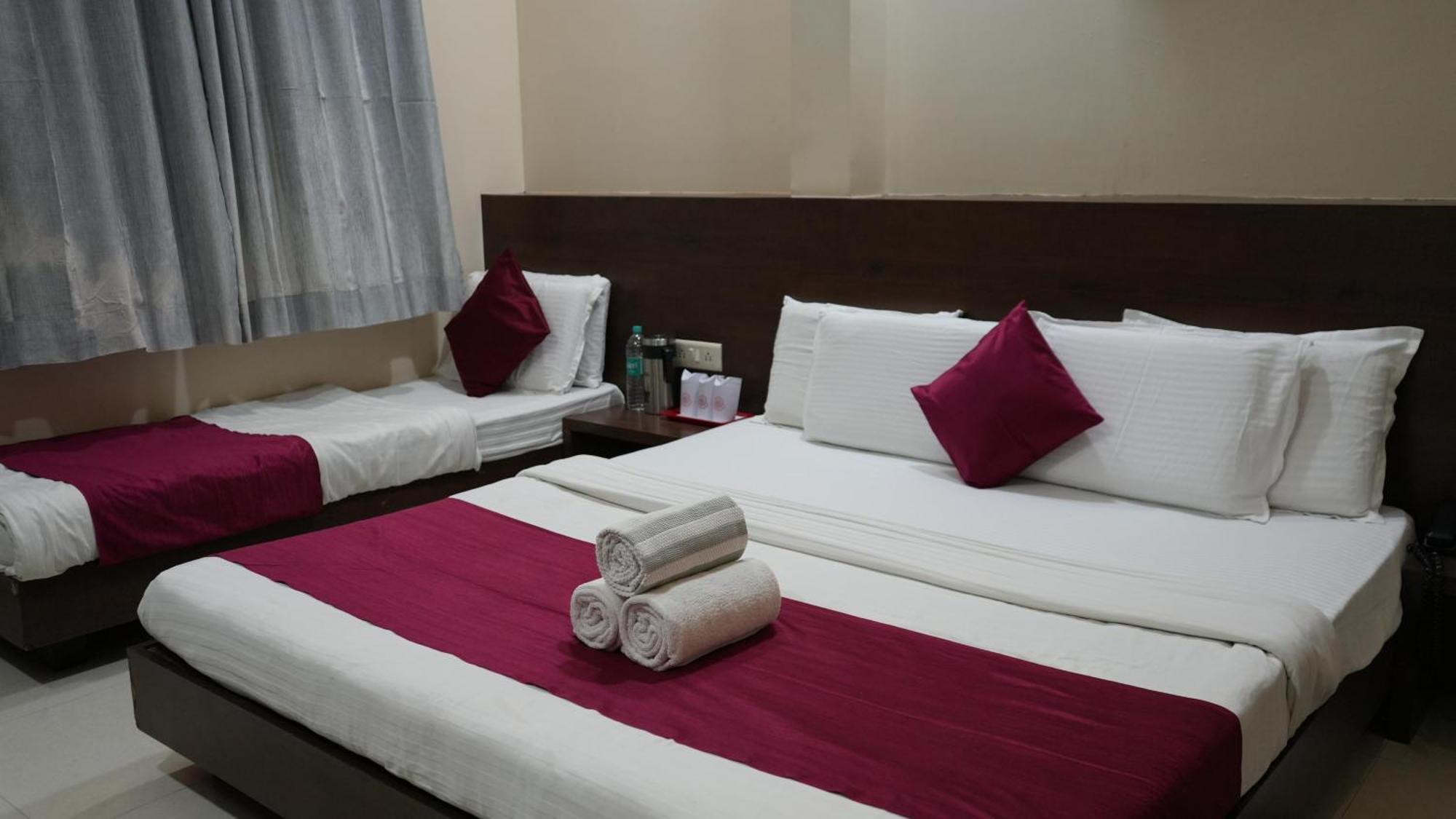 Hotel Satyug Ujjain Buitenkant foto