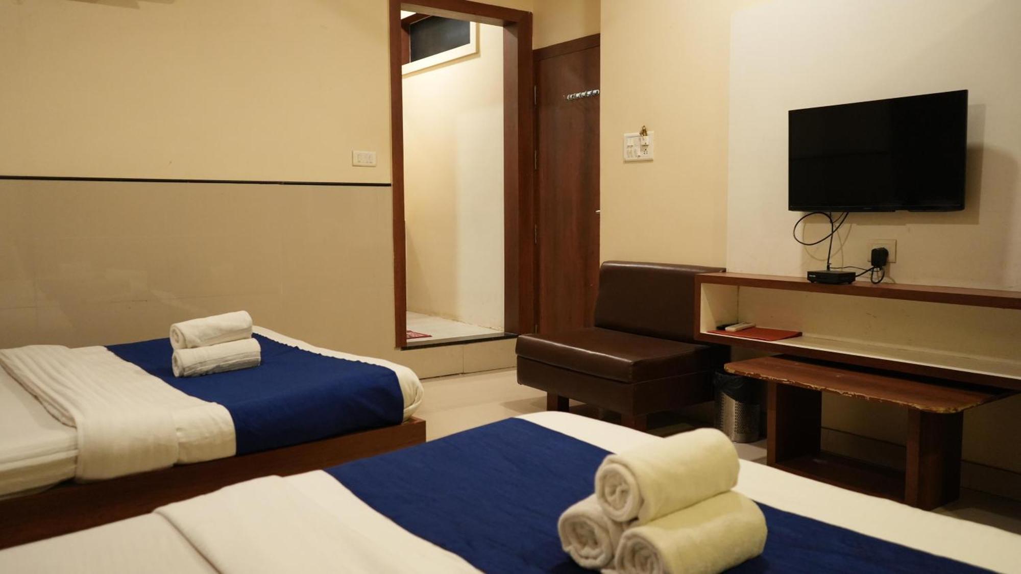 Hotel Satyug Ujjain Buitenkant foto